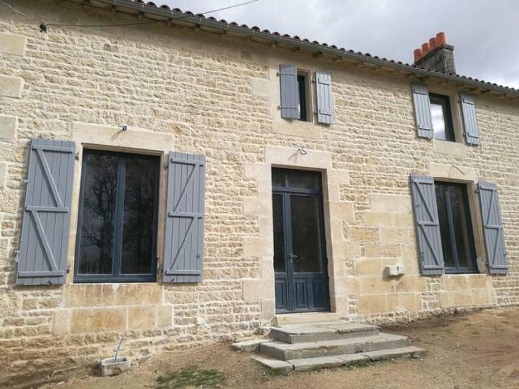 Chateau Des Loups - Les Cedres Bleus Echire Exterior foto