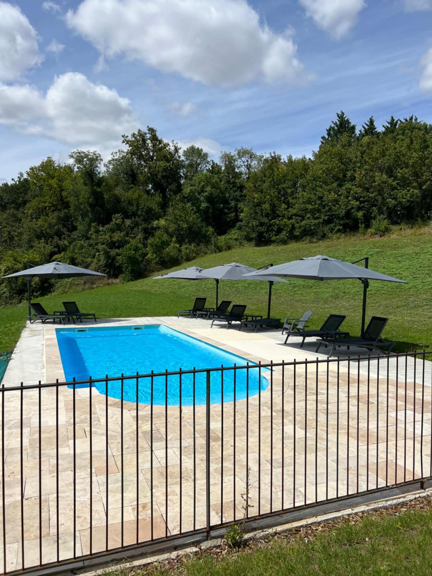 Chateau Des Loups - Les Cedres Bleus Echire Exterior foto